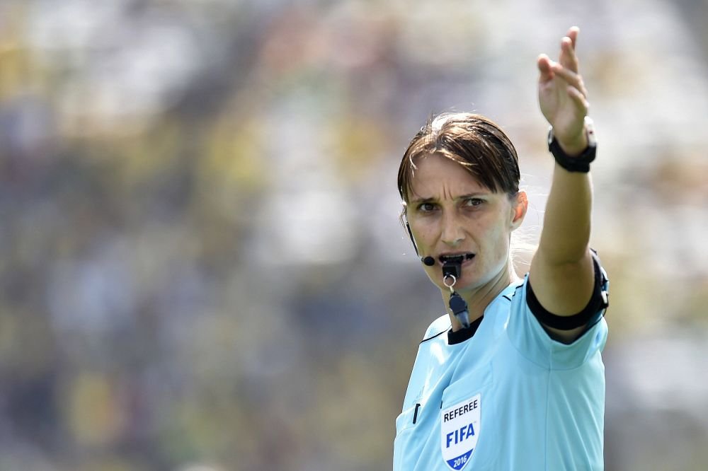 A arbitrat finala Champions League și finala mică a Jocurilor Olimpice de la Rio. E cea mai respectată femeie din fotbalul românesc _3