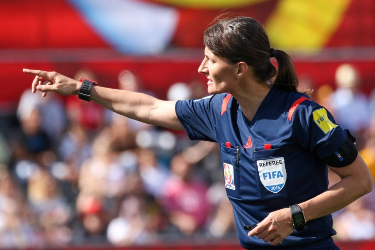 A arbitrat finala Champions League și finala mică a Jocurilor Olimpice de la Rio. E cea mai respectată femeie din fotbalul românesc _4