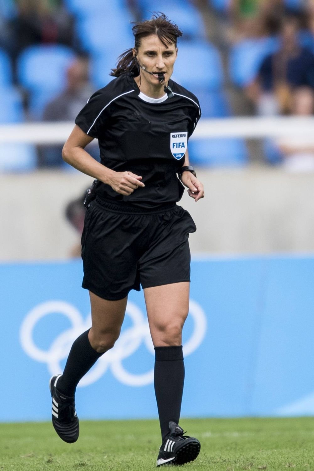 A arbitrat finala Champions League și finala mică a Jocurilor Olimpice de la Rio. E cea mai respectată femeie din fotbalul românesc _5