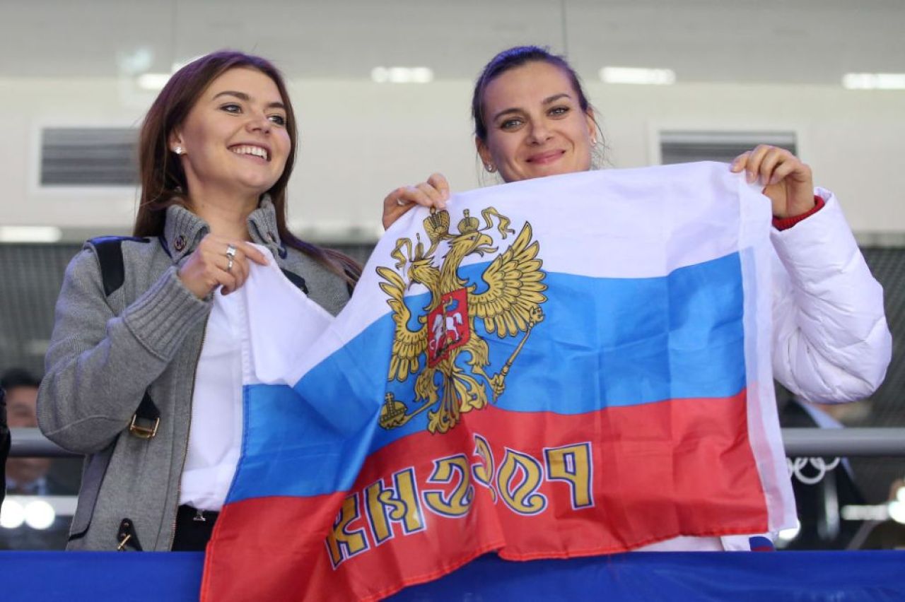 Femeia care l-a vrăjit pe Putin a pozat nud în urmă cu 18 ani! Campioana olimpică și președintele Rusiei ar avea un copil_6