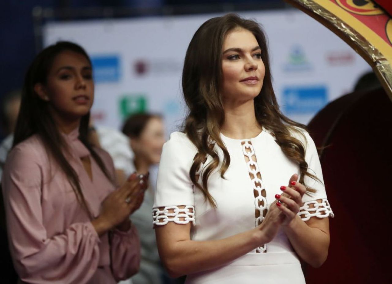 Femeia care l-a vrăjit pe Putin a pozat nud în urmă cu 18 ani! Campioana olimpică și președintele Rusiei ar avea un copil_10