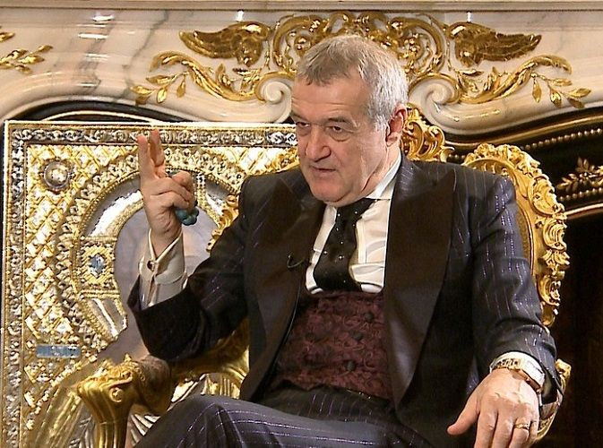 Gigi Becali, &icirc;ncurajat să facă mutarea mult dorită pe banca tehnică: &bdquo;Are mai mare greutate &icirc;n vestiar dec&acirc;t Petrea!&rdquo;
