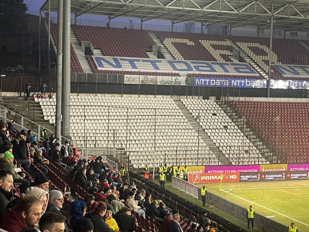 Protest spontan al suporterilor dinamoviști! Fanii „câinilor” au părăsit stadionul în minutul 35_5
