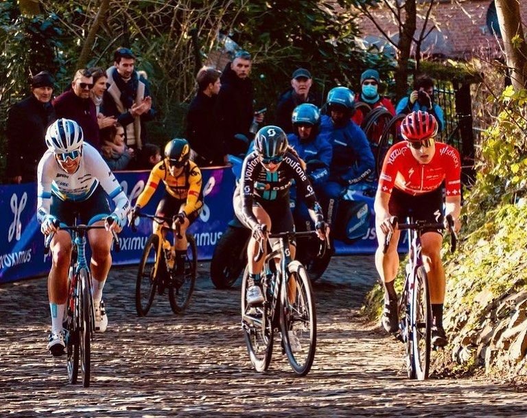 Premiu halucinant primit de o ciclistă! A fost premiată cu jucării sexuale și a pus totul pe internet, cerând 'sfaturi' _3