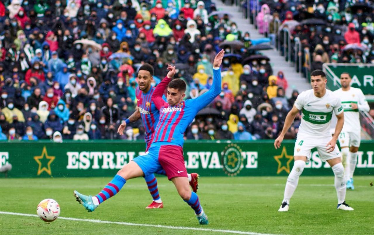Barcelona nu mai știe să piardă! Catalanii au suferit cu Elche, dar Memphis a adus victoria și și-a dus echipa pe locul 3_1