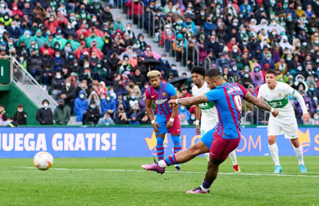 Barcelona nu mai știe să piardă! Catalanii au suferit cu Elche, dar Memphis a adus victoria și și-a dus echipa pe locul 3_2