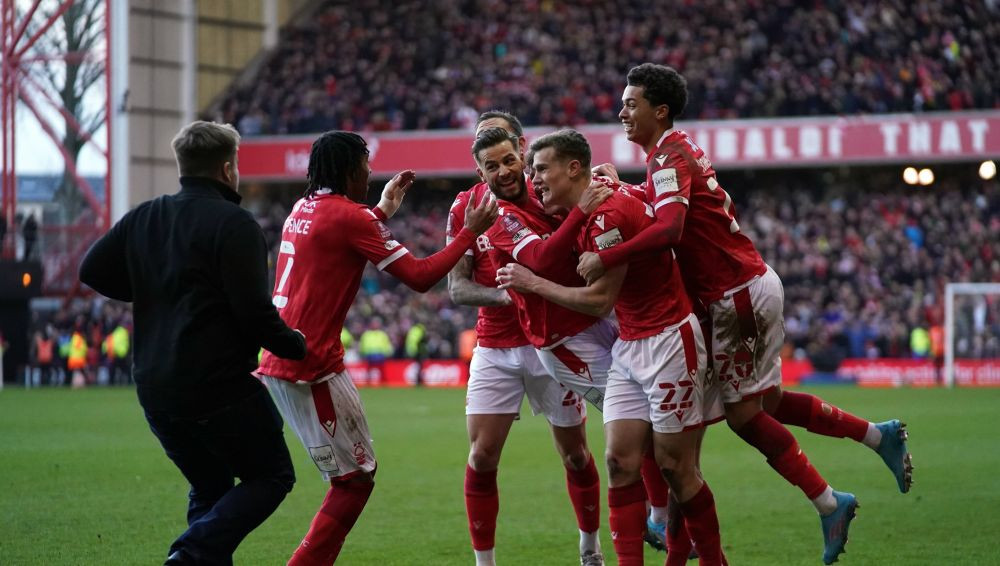Nottingham - Huddersfield 2-1! Fosta c&acirc;știgătoare a Cupei Campionilor Europeni se duelează cu Liverpool &icirc;n sferturile FA Cup
