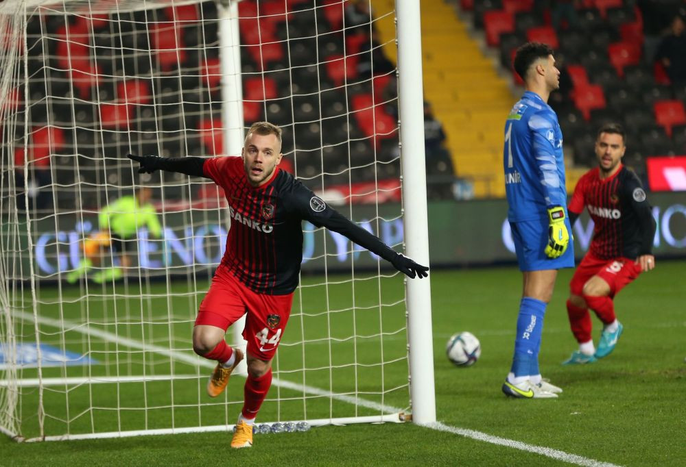 El e adevăratul star dintre rom&acirc;ni, &icirc;n Turcia! Alexandru Maxim, o nouă dublă pentru&nbsp;Gaziantep