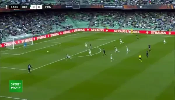 Kostic marchează un gol fenomenal &icirc;mpotriva lui Betis!