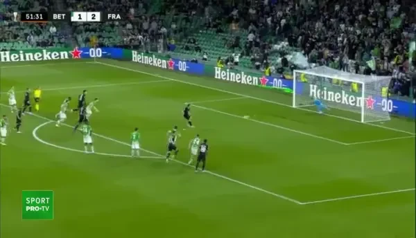 Frankfurt ratează penalty cu Betis!