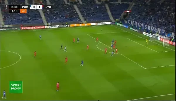 Porto marchează la ultima fază a jocului, dar reușita este anulată de VAR!