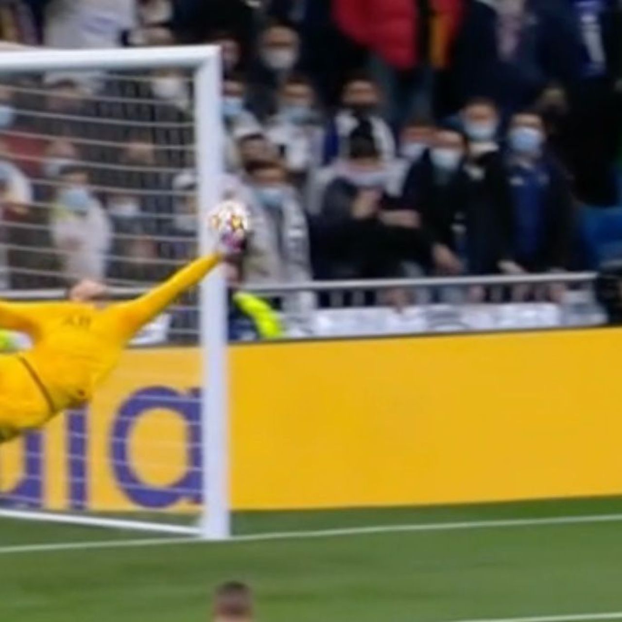 Parada spectaculoasă a lui Donnarumma care ar putea fi decisivă pentru calificarea PSG-ului. A scos o minge aproape imposibilă_3