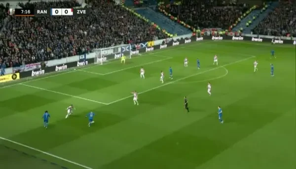 Tavernier deschide scorul pentru Rangers, din penalty.