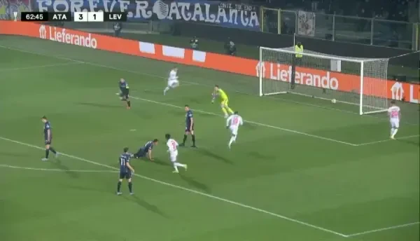 Bayer Leverkusen reduce din diferență! Diaby &icirc;nscrie.