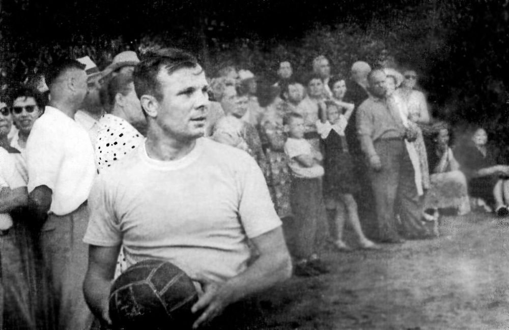Putin l-a bombardat și pe rusul Iuri Gagarin! Stadionul din Ucraina care poartă numele celebrului cosmonaut a fost distrus_10
