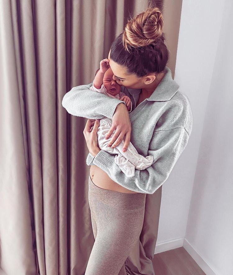 Frumoasa Zuzana strălucește! Fostă Miss Slovacia, soția lui Adam Nemec a postat prima fotografie după ce a născut_11