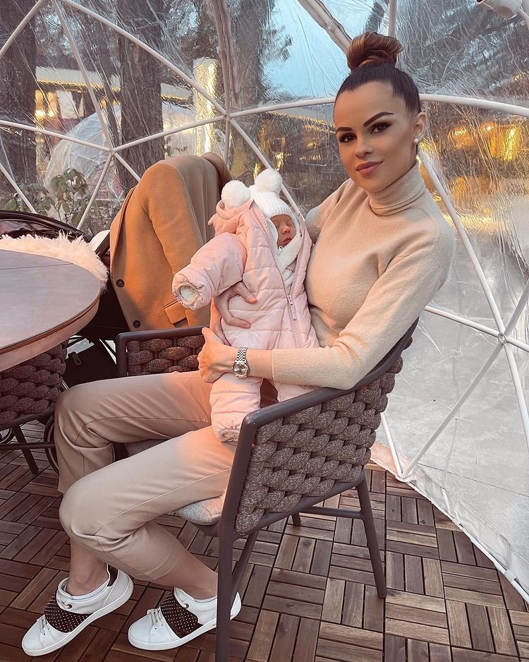 Frumoasa Zuzana strălucește! Fostă Miss Slovacia, soția lui Adam Nemec a postat prima fotografie după ce a născut_12