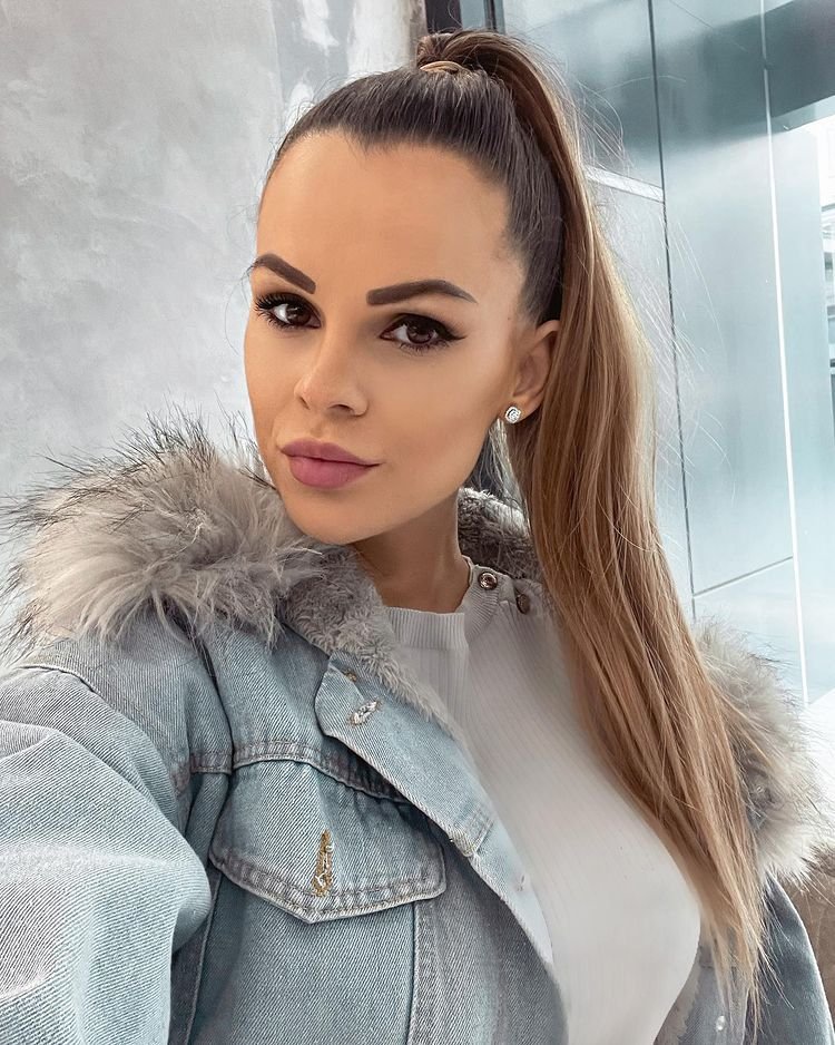 Frumoasa Zuzana strălucește! Fostă Miss Slovacia, soția lui Adam Nemec a postat prima fotografie după ce a născut_14