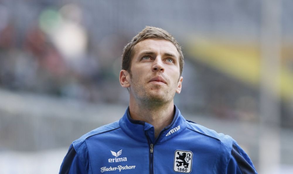 Replica lui Dinamo pentru Florin Lovin, care a spus că Dusan Uhrin ori e mort de foame, ori n-are ce face &nbsp;