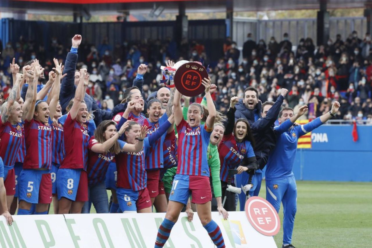 Joacă Barcelona de zici că e...Barcelona! :) Al treilea titlu consecutiv pentru echipa de fotbal feminin după victoria distrugătoare cu Real Madrid _5