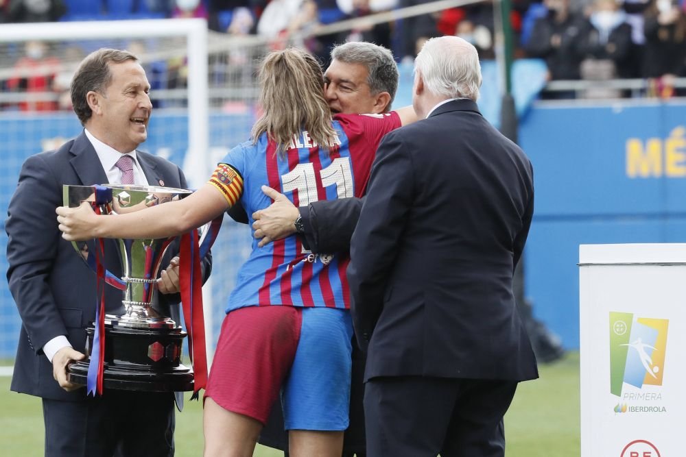 Joacă Barcelona de zici că e...Barcelona! :) Al treilea titlu consecutiv pentru echipa de fotbal feminin după victoria distrugătoare cu Real Madrid _6