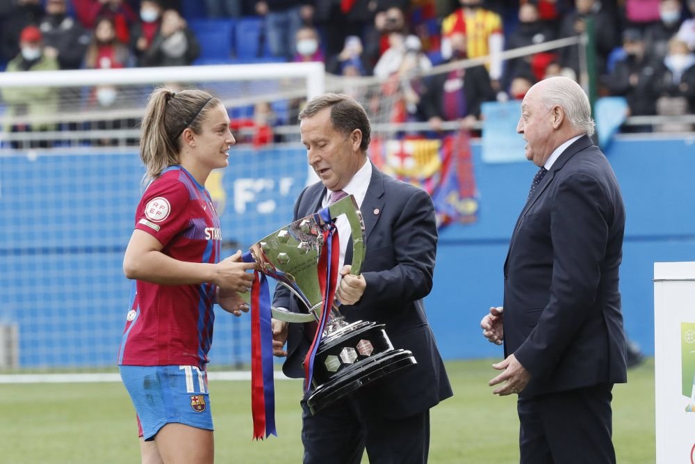 Joacă Barcelona de zici că e...Barcelona! :) Al treilea titlu consecutiv pentru echipa de fotbal feminin după victoria distrugătoare cu Real Madrid _7