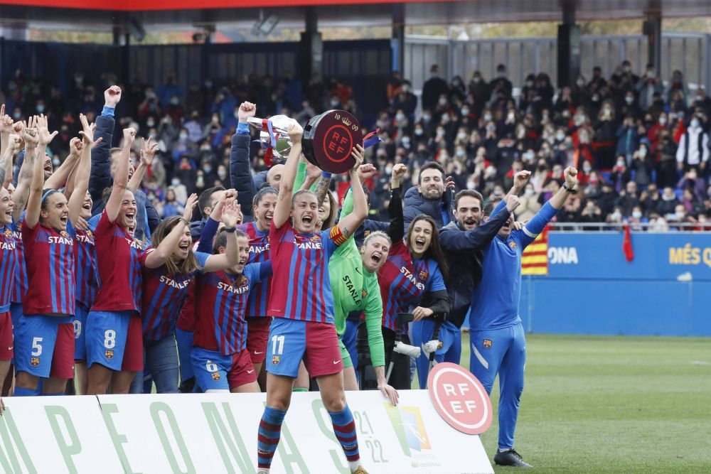 Joacă Barcelona de zici că e...Barcelona! :) Al treilea titlu consecutiv pentru echipa de fotbal feminin după victoria distrugătoare cu Real Madrid _8