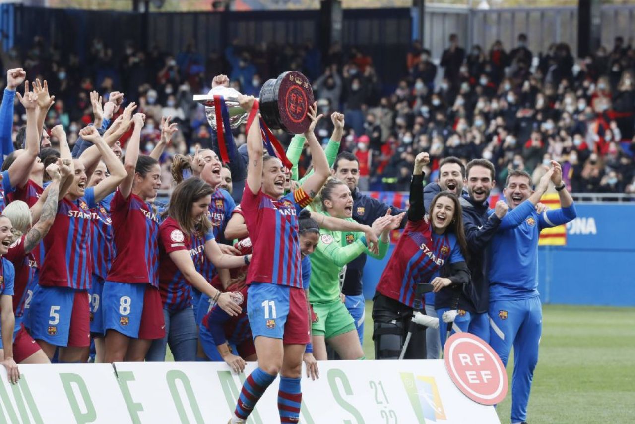 Joacă Barcelona de zici că e...Barcelona! :) Al treilea titlu consecutiv pentru echipa de fotbal feminin după victoria distrugătoare cu Real Madrid _9