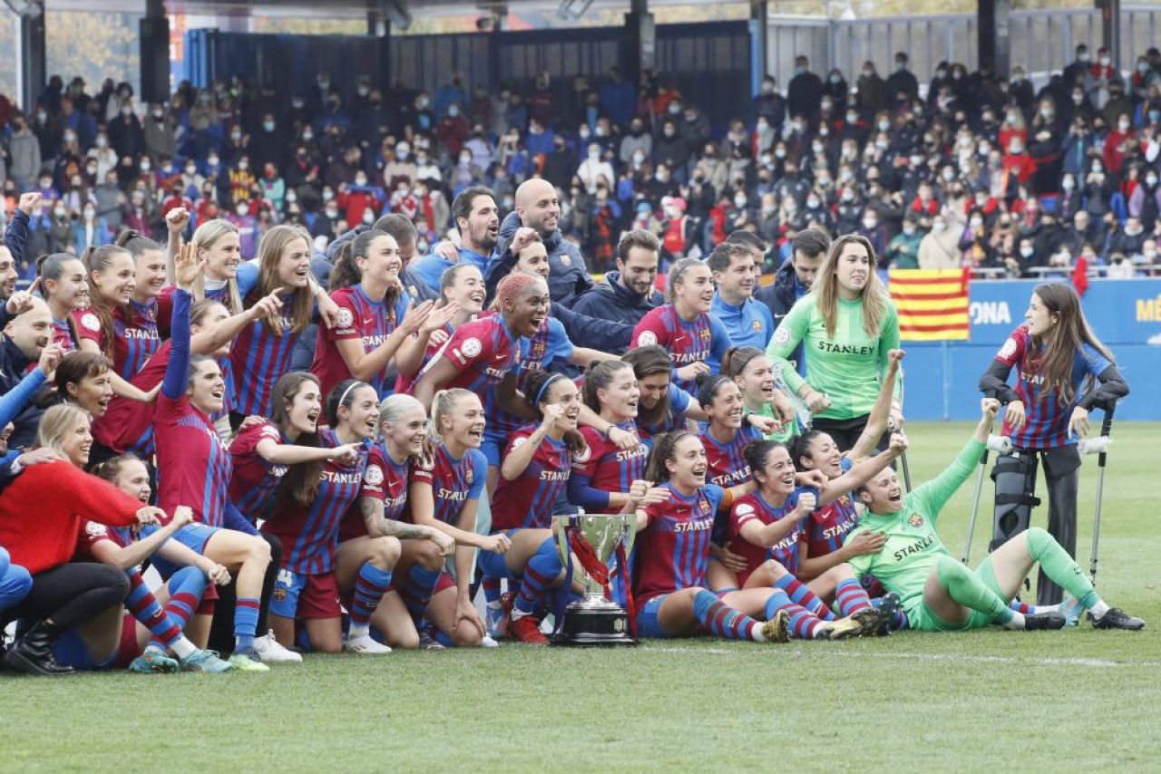 Joacă Barcelona de zici că e...Barcelona! :) Al treilea titlu consecutiv pentru echipa de fotbal feminin după victoria distrugătoare cu Real Madrid _16