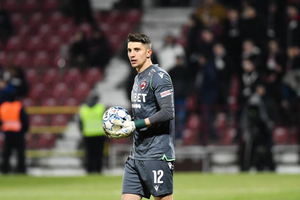 CFR Cluj - Dinamo 4-1. Petrescu a mutat câștigător! Triplă pentru Debeljuh în meciul cu