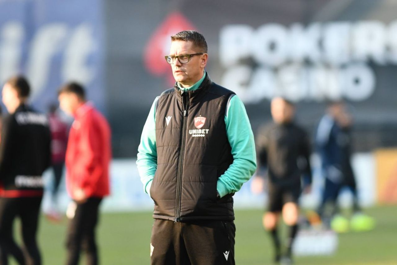 CFR Cluj - Dinamo 4-1. Petrescu a mutat câștigător! Triplă pentru Debeljuh în meciul cu