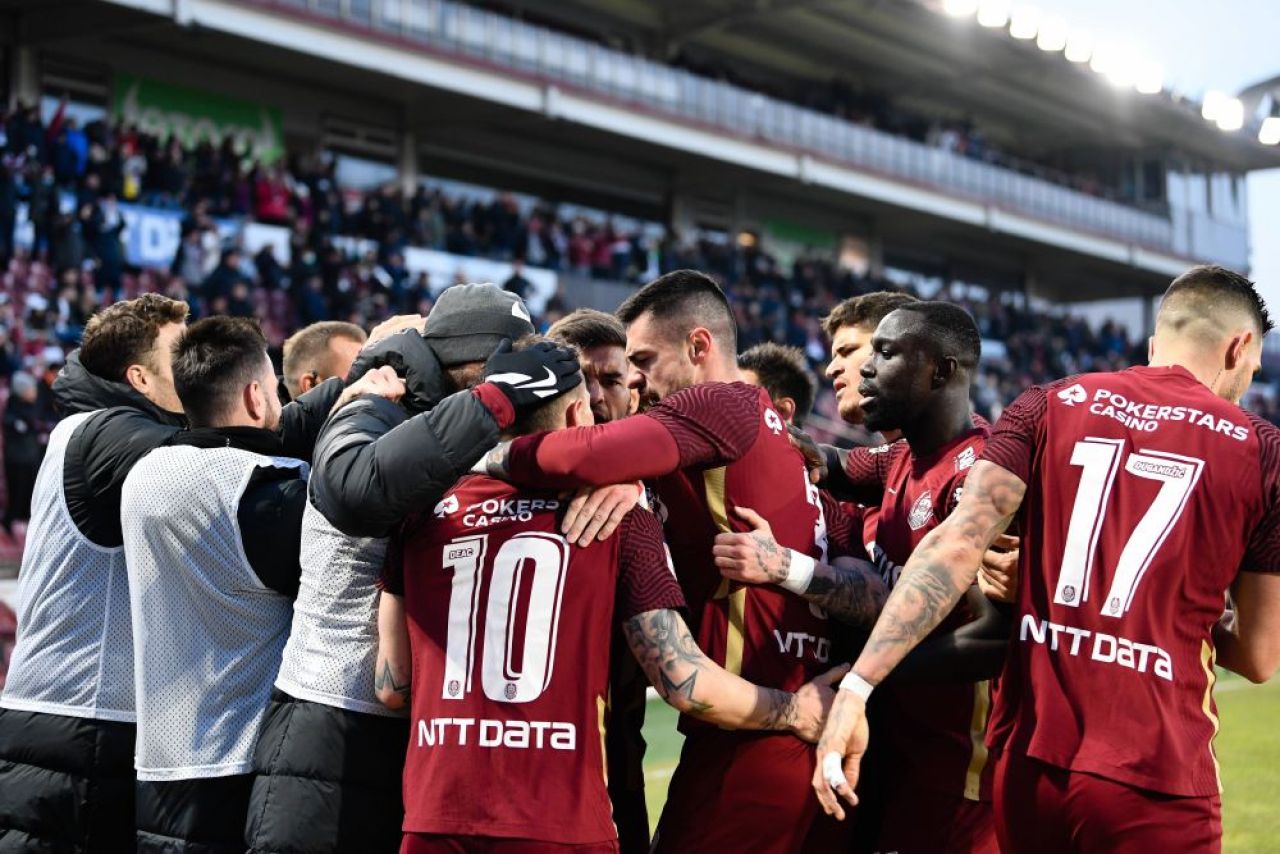 CFR Cluj - Dinamo 4-1. Petrescu a mutat câștigător! Triplă pentru Debeljuh în meciul cu
