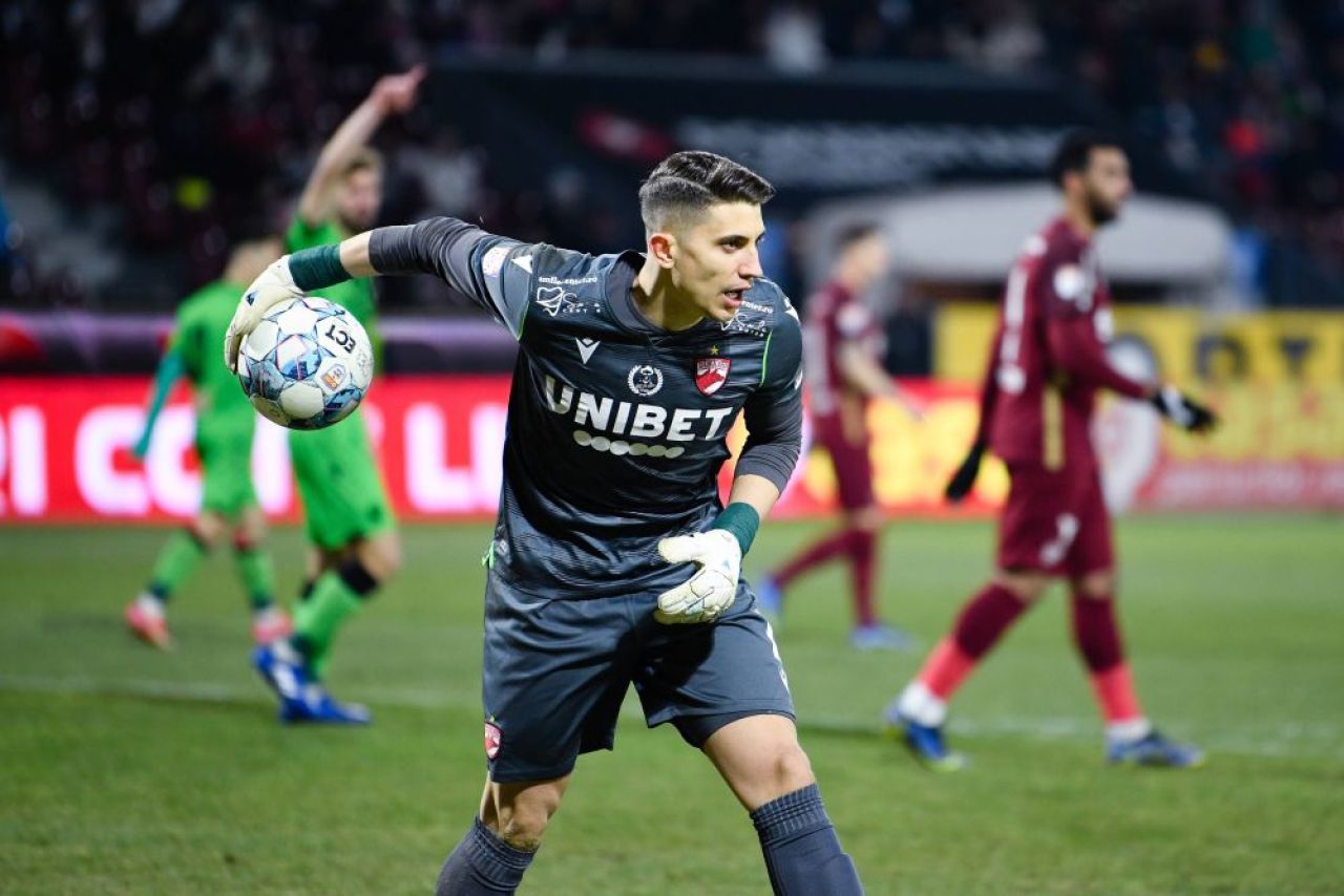 CFR Cluj - Dinamo 4-1. Petrescu a mutat câștigător! Triplă pentru Debeljuh în meciul cu