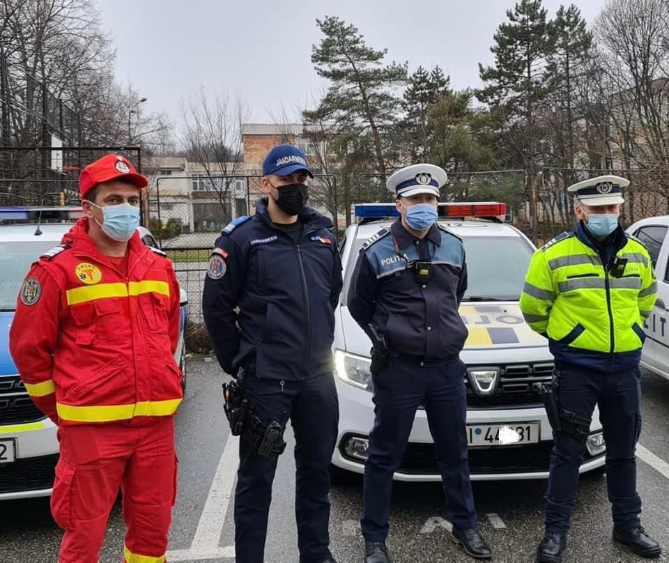 Vecinii au sunat la 112 din cauza strigătelor, dar polițiștii au descoperit un cuplu care făcea sex!