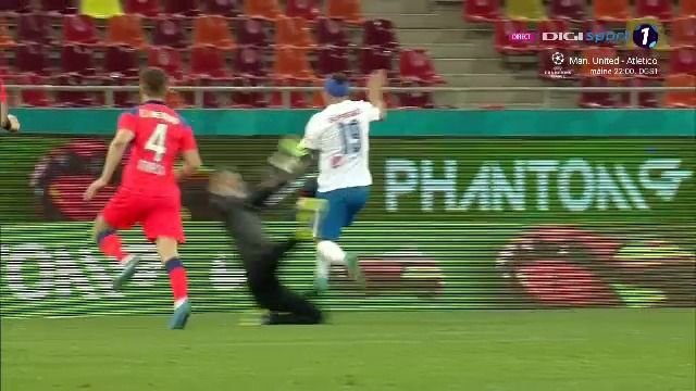 Unde se uita Rusandu!? „Centralul” i-a refuzat un penalty clar Farului Constanța. Hagi și-a pus mâinile în cap_7