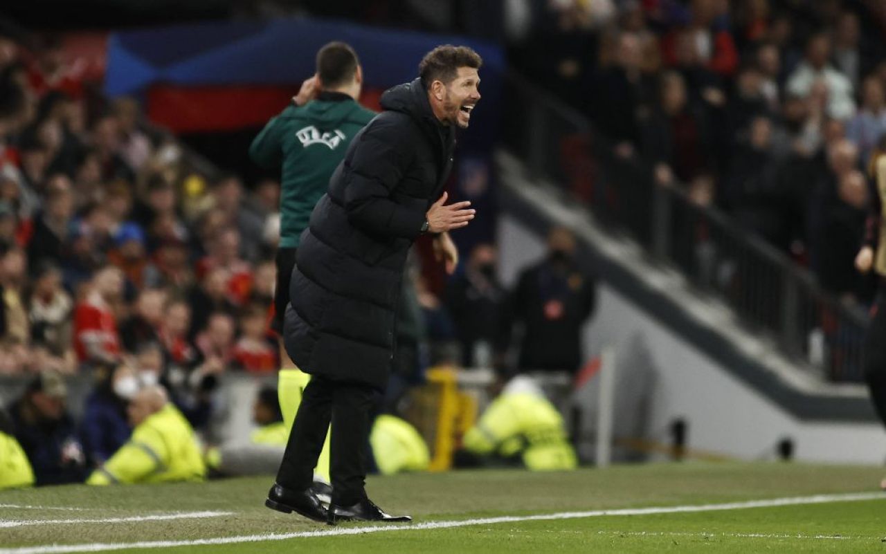 Diego Simeone nu a scăpat de furia fanilor lui Manchester United! Ce s-a întâmplat imediat după ultimul fluier_2