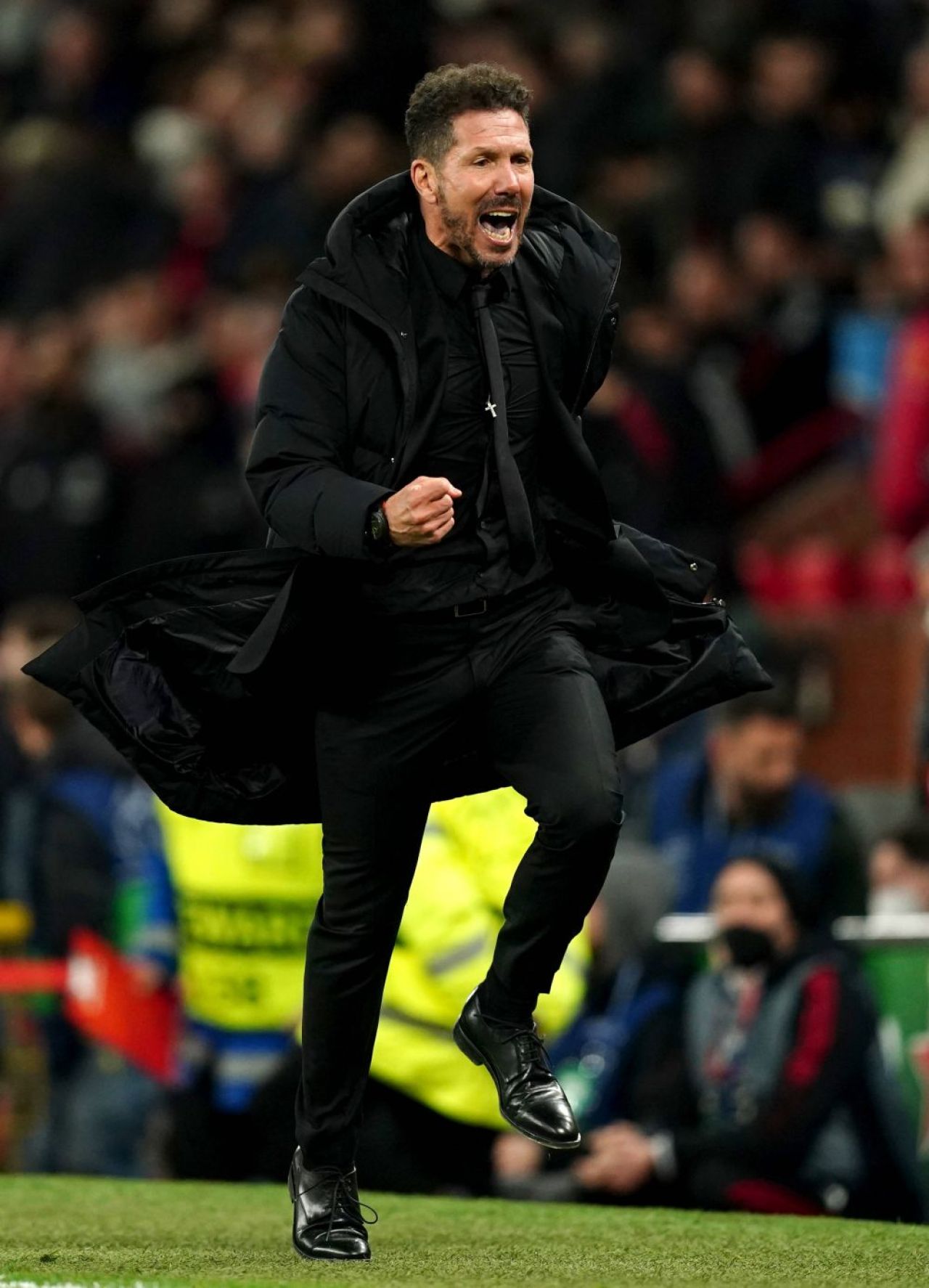 Diego Simeone nu a scăpat de furia fanilor lui Manchester United! Ce s-a întâmplat imediat după ultimul fluier_5