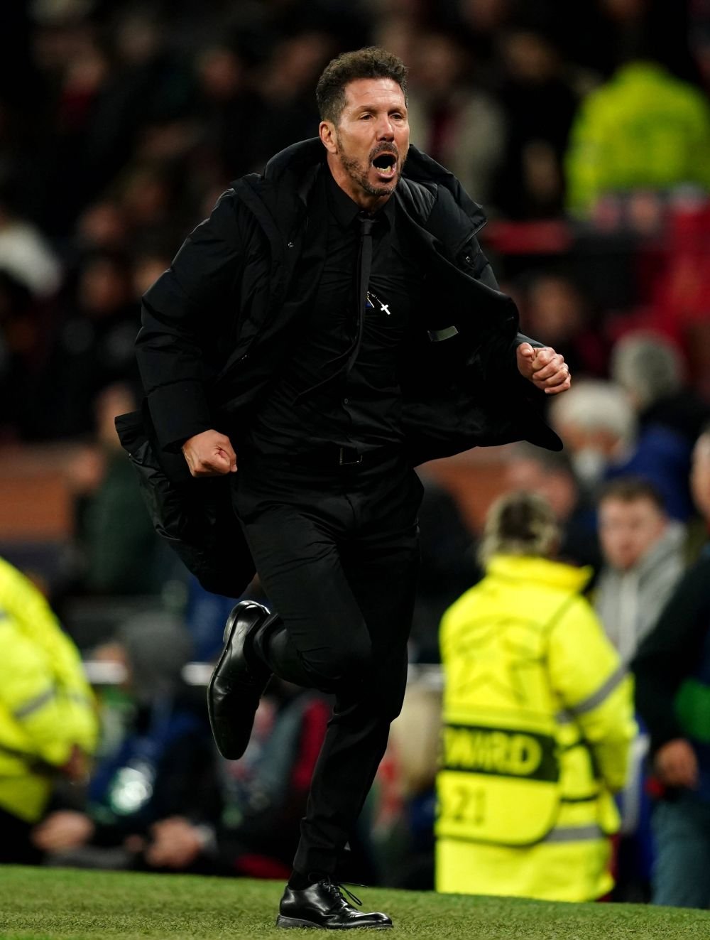 Diego Simeone nu a scăpat de furia fanilor lui Manchester United! Ce s-a întâmplat imediat după ultimul fluier_7