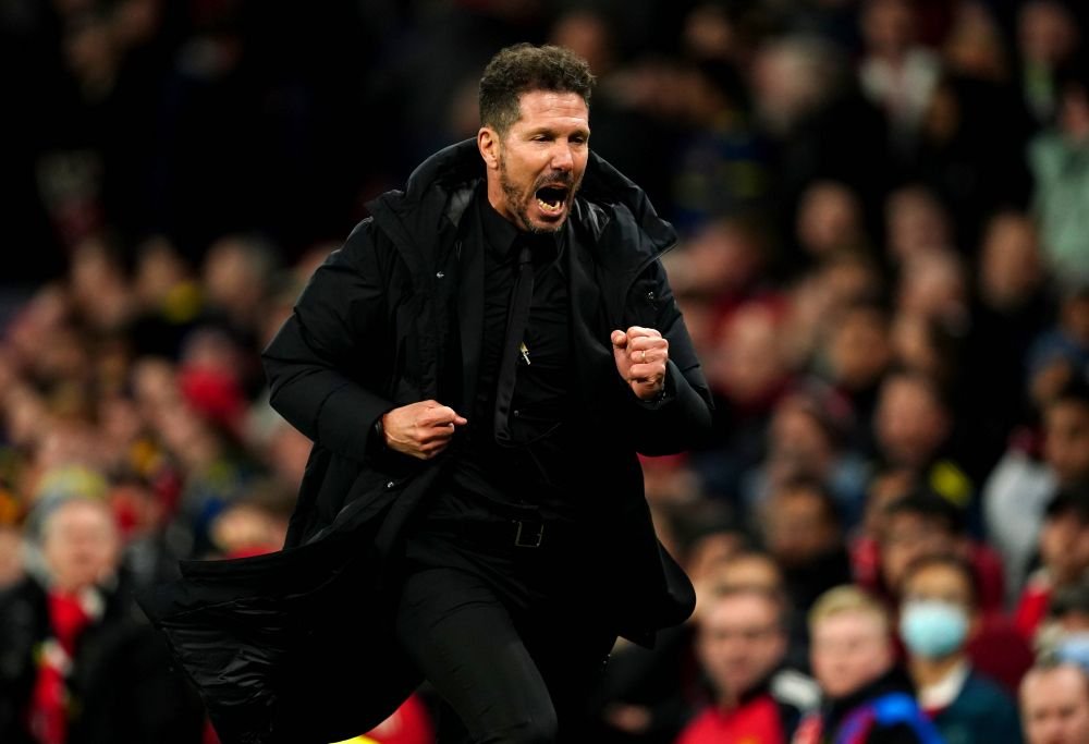 Diego Simeone nu a scăpat de furia fanilor lui Manchester United! Ce s-a întâmplat imediat după ultimul fluier_8