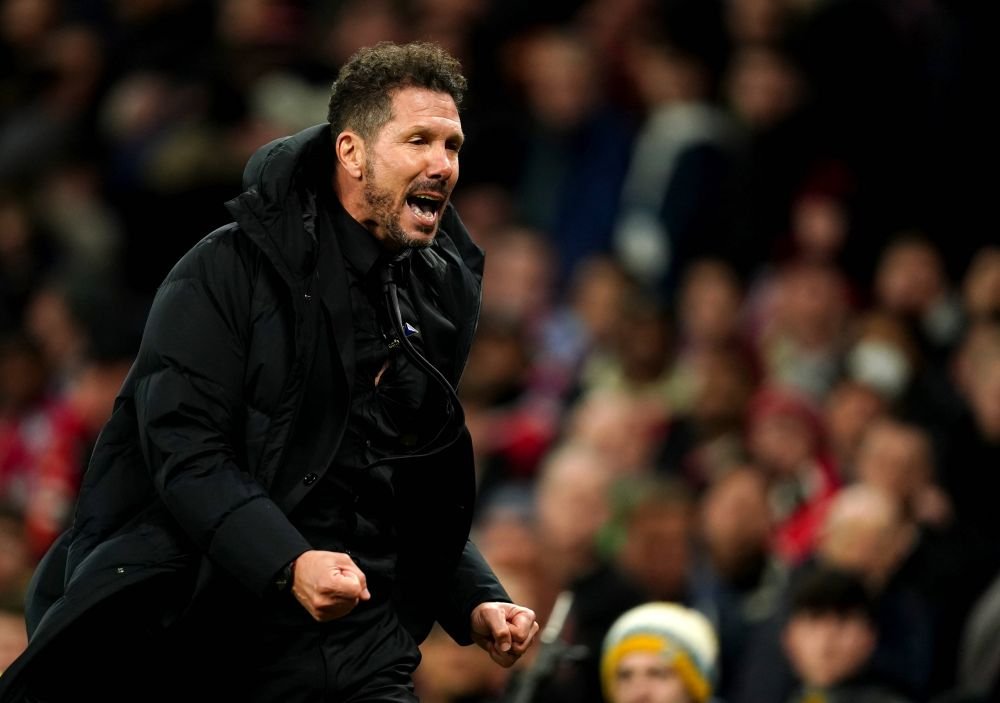 Diego Simeone nu a scăpat de furia fanilor lui Manchester United! Ce s-a întâmplat imediat după ultimul fluier_9