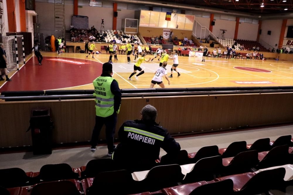 REPORTAJ | Frumoasele noastre după-amiezi în săli mai mult goale_24