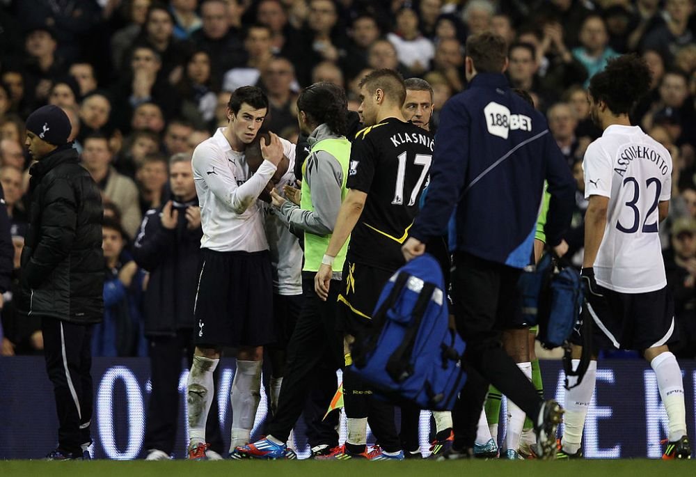 Se împlinesc 10 de ani de la cazul Muamba! Fotbalistul care a fost la un pas de moarte într-un meci de FA Cup_3