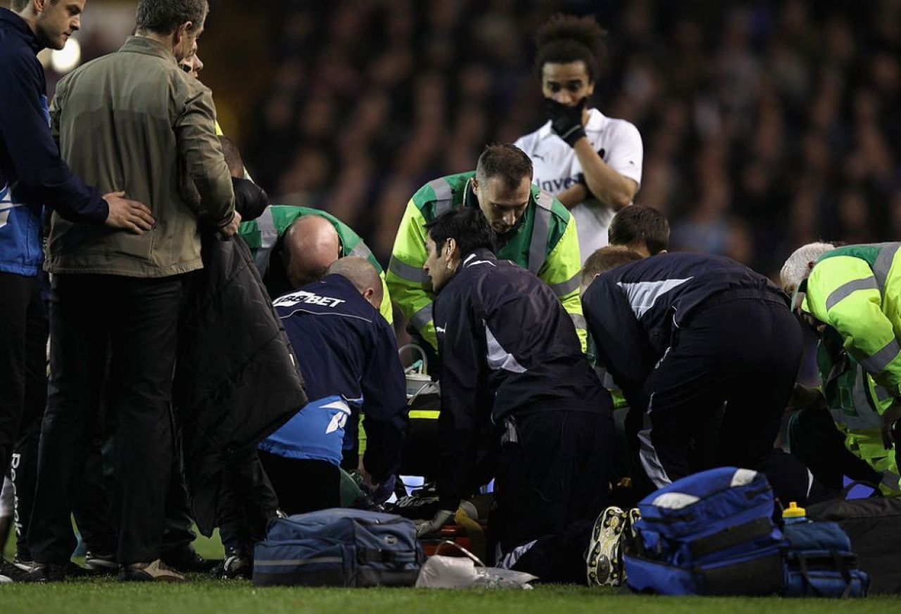 Se împlinesc 10 de ani de la cazul Muamba! Fotbalistul care a fost la un pas de moarte într-un meci de FA Cup_4
