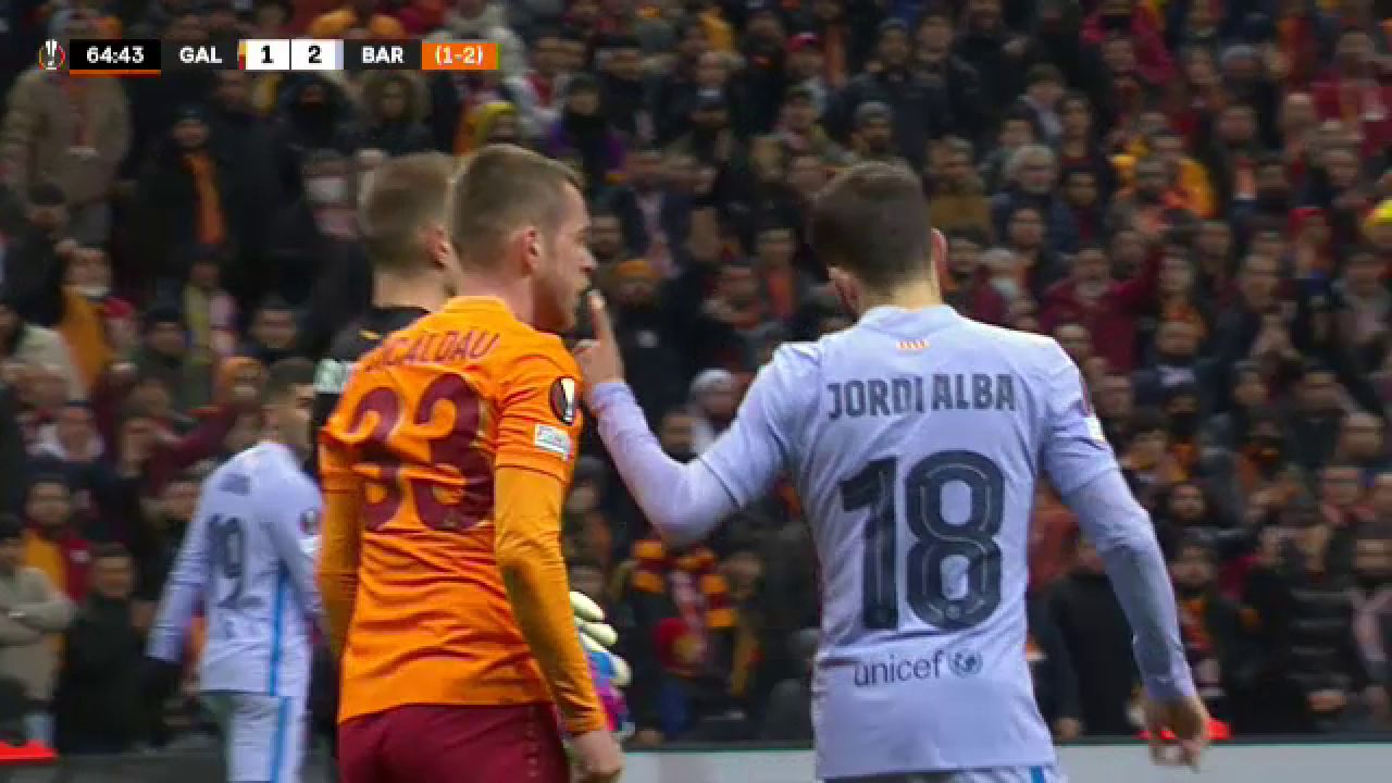 Cicâldău, schimb de replici cu Jordi Alba! Românul a fost scos din sărite de un gest al fundașului Barcelonei_5
