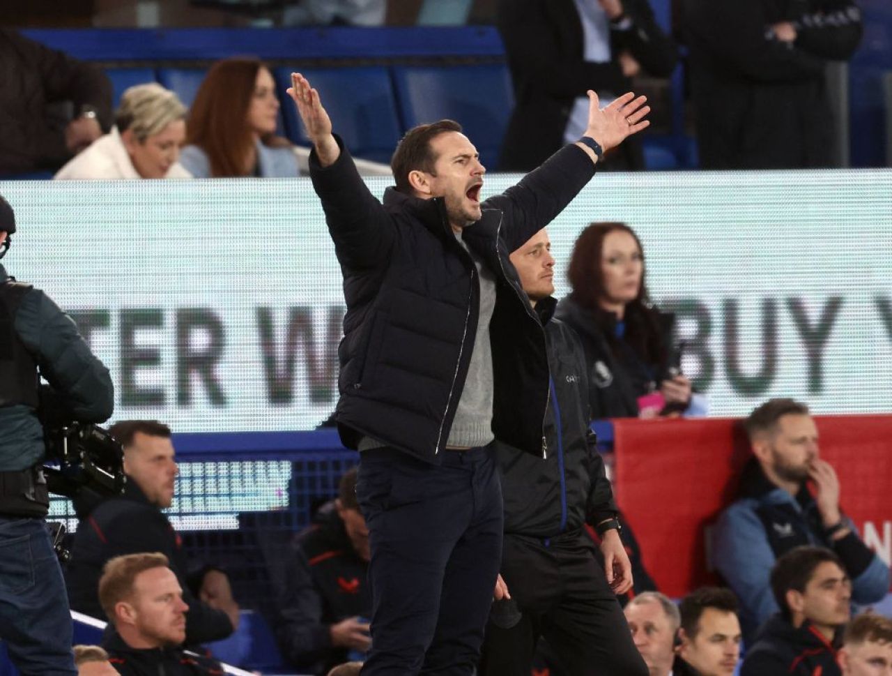 ”Mi-am rupt mâna când mă bucuram”. Frank Lampard a plătit scump victoria echipei sale din minutul 90+9_2