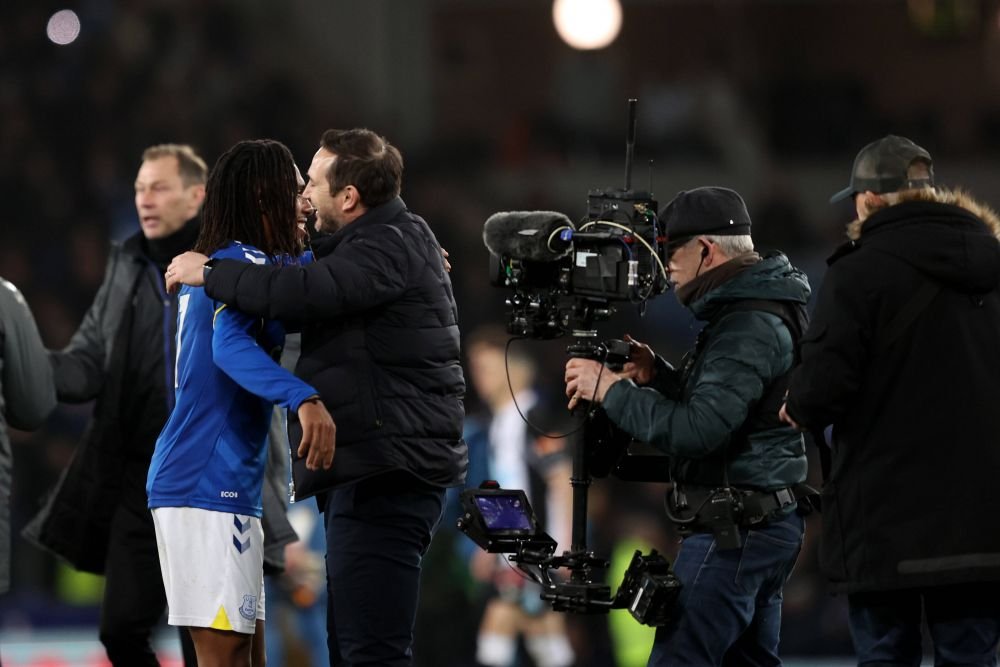 ”Mi-am rupt mâna când mă bucuram”. Frank Lampard a plătit scump victoria echipei sale din minutul 90+9_16