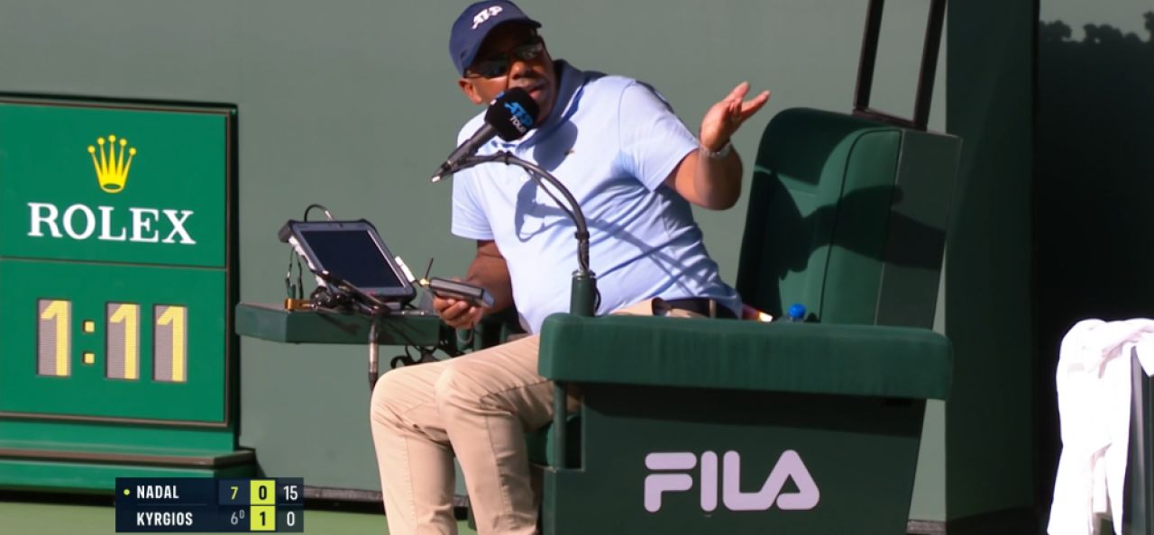 Cu botul pe labe! Un spectator-problemă, amuțit de arbitrul de scaun, Carlos Bernardes, în timpul meciului Nadal - Kyrgios_7
