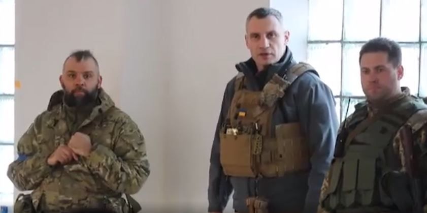 Klitschko a postat imagini de pe front! Primarul din Kiev a arătat cum se pregătesc ucrainenii să își apere țara_10