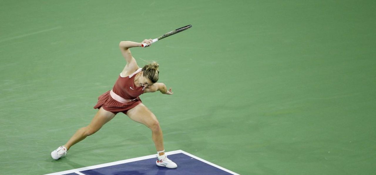 Avertisment, doamna Halep! Simona Halep și-a rupt racheta după 2 mingi de set ratate în fața Igăi Swiatek_12