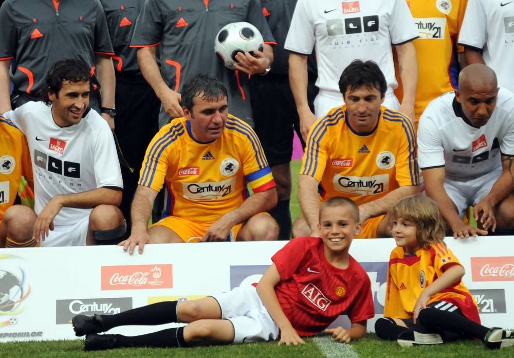 Gică Hagi, coechipier cu Roberto Carlos și Luis Figo într-un super-meci caritabil! „Regele” joacă împotriva legendelor lui Rangers _3